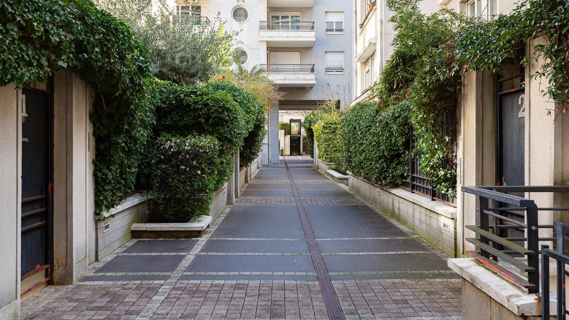Apartment Studio Calme Et Accueillant Metro Charonne Paris France