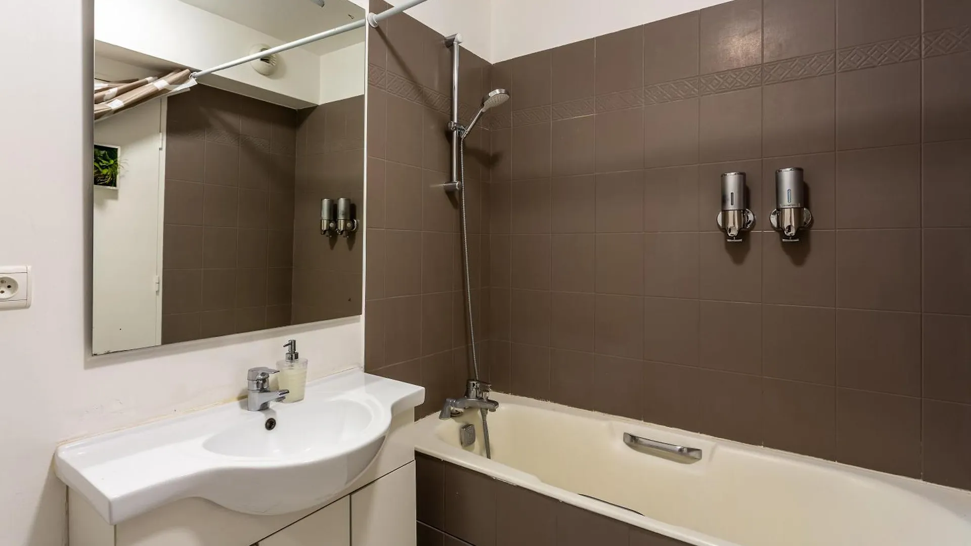 Apartment Studio Calme Et Accueillant Metro Charonne Paris France