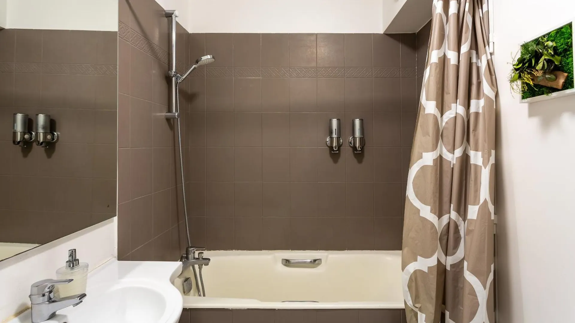 Apartment Studio Calme Et Accueillant Metro Charonne Paris